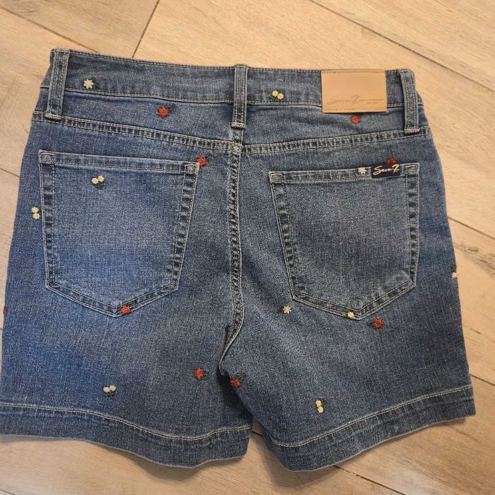 Seven7 Embroidered Denim Shorts Size 6